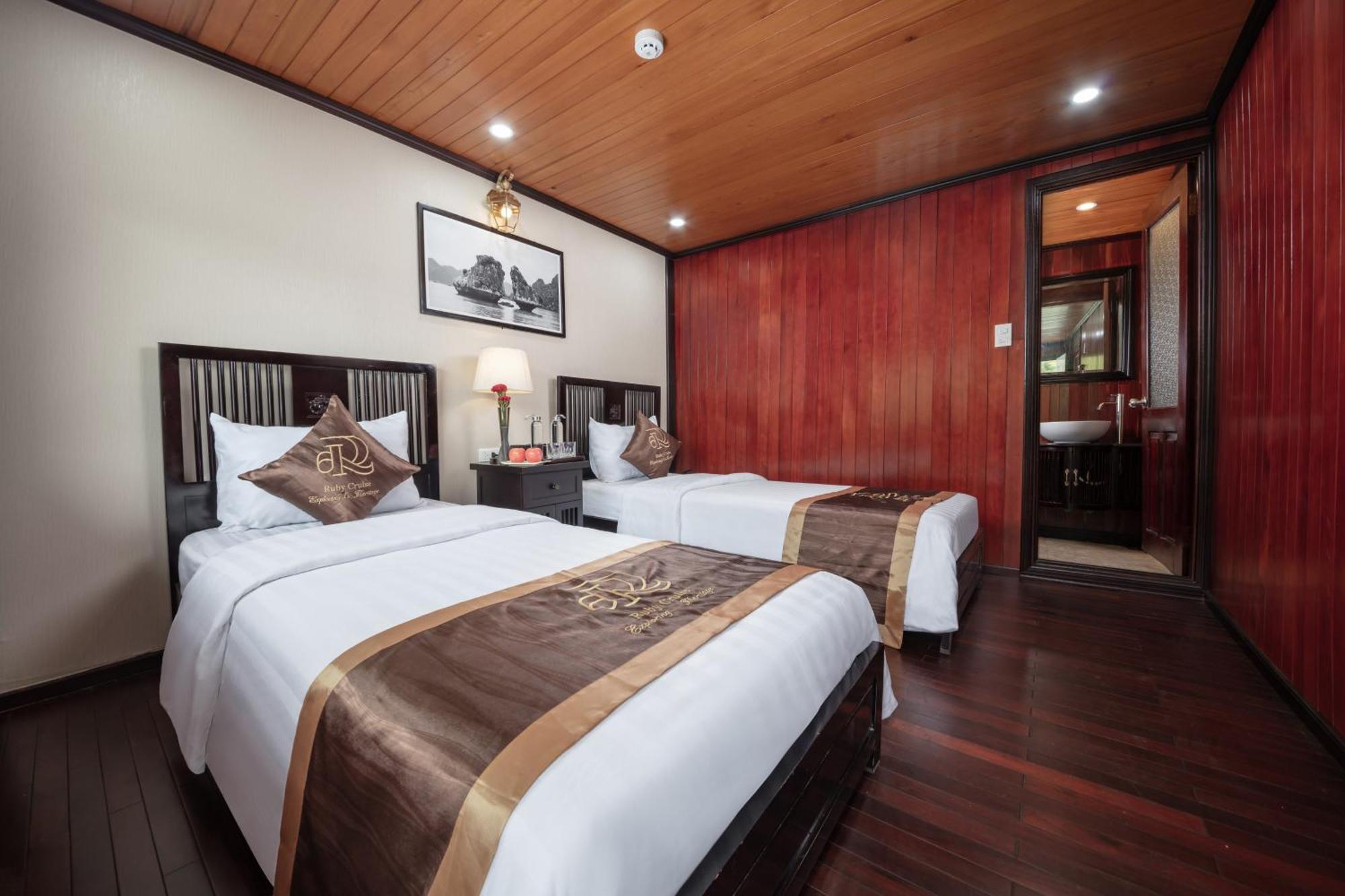 Ruby Cruise Hotel Ha Long Exterior photo