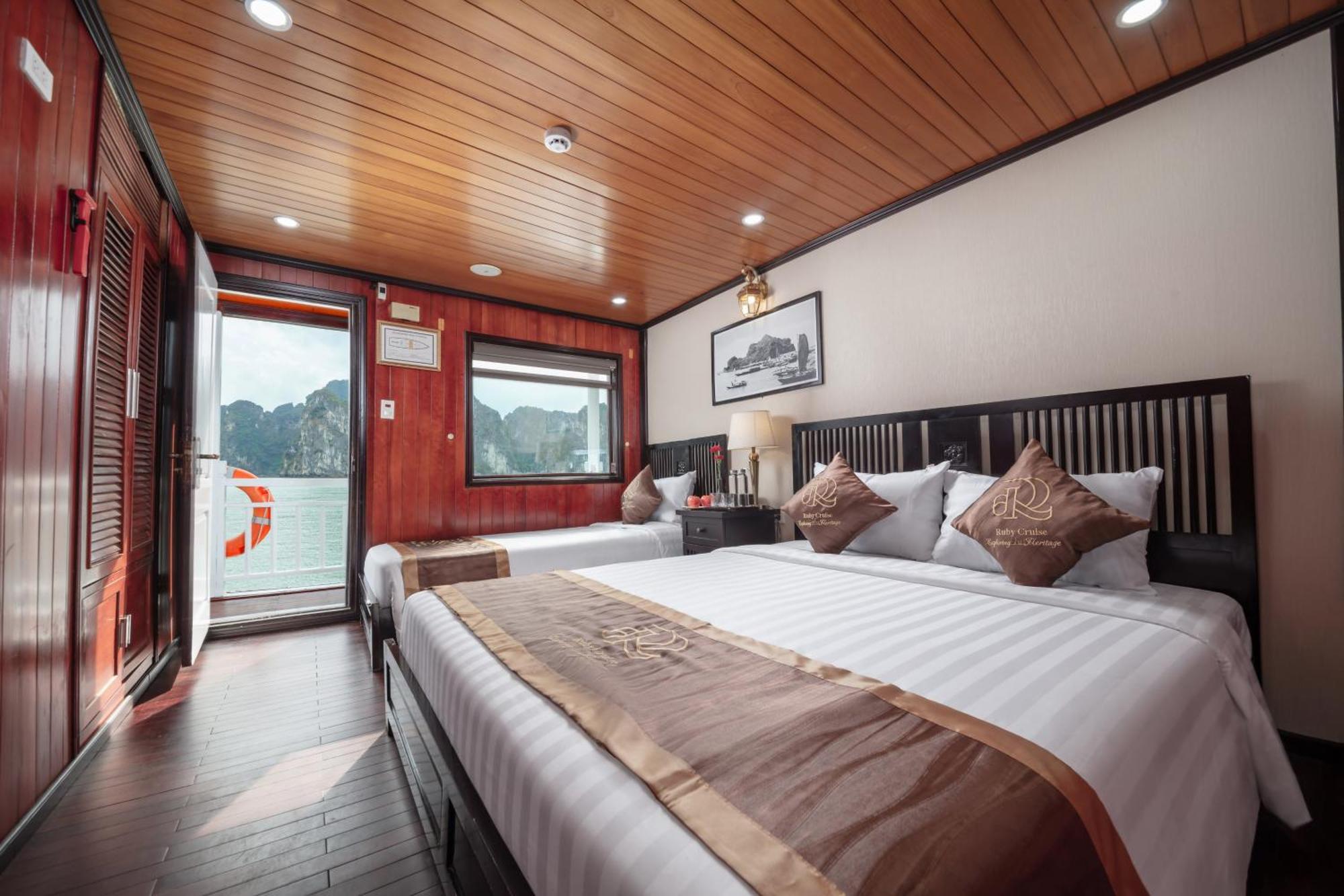 Ruby Cruise Hotel Ha Long Exterior photo