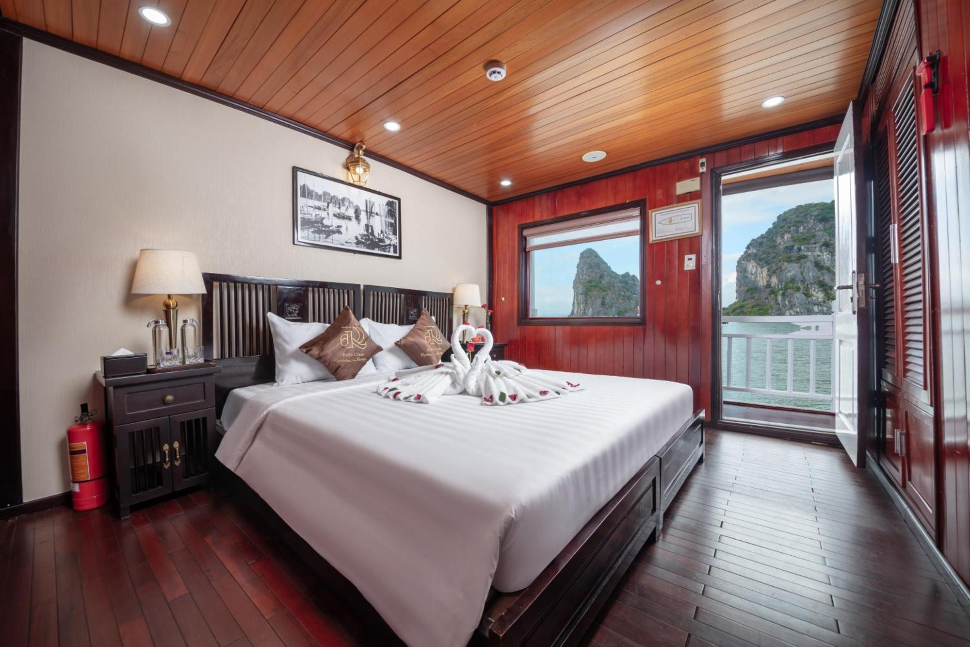 Ruby Cruise Hotel Ha Long Exterior photo