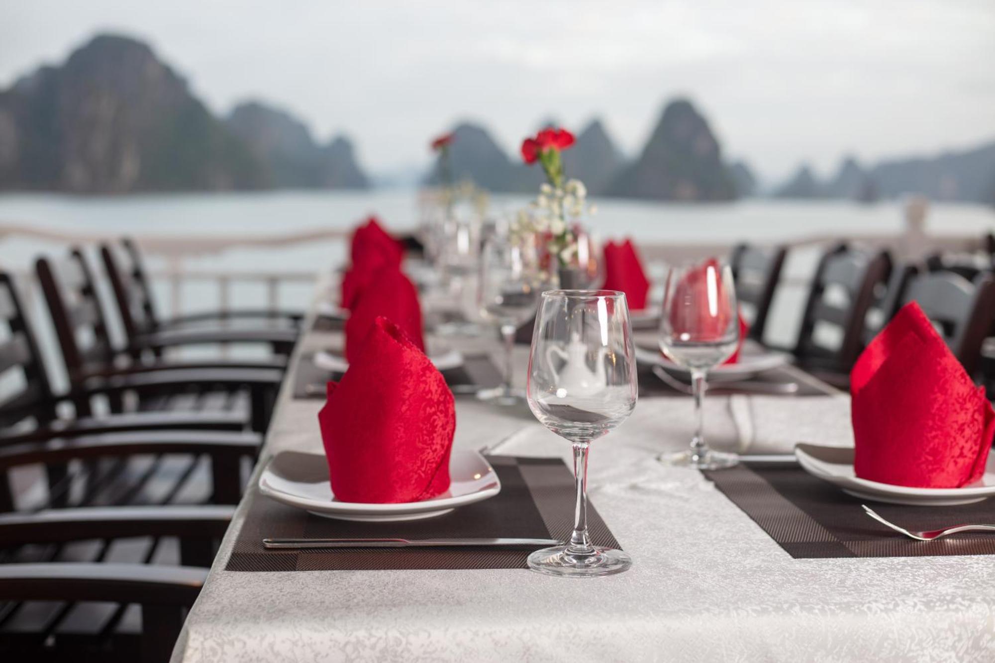 Ruby Cruise Hotel Ha Long Exterior photo