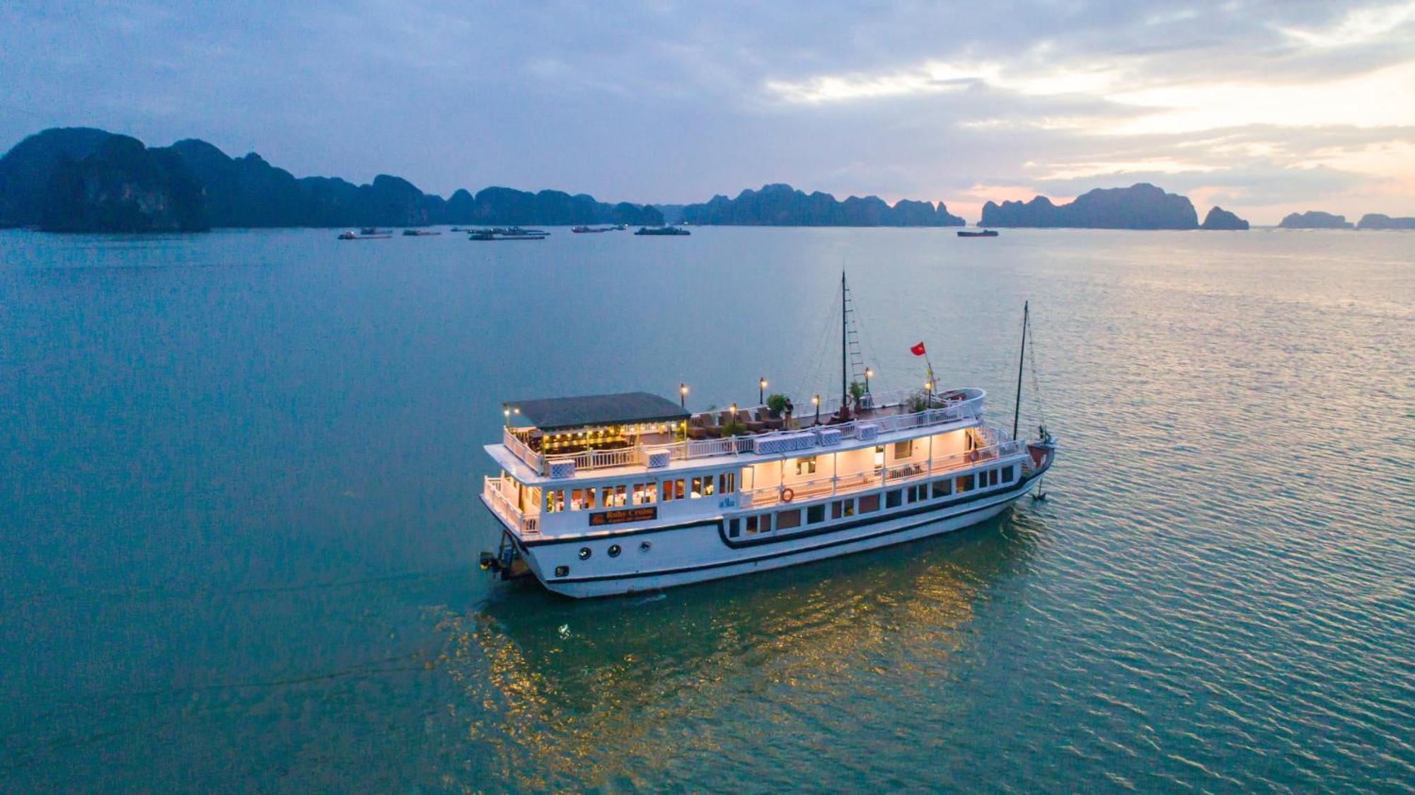 Ruby Cruise Hotel Ha Long Exterior photo